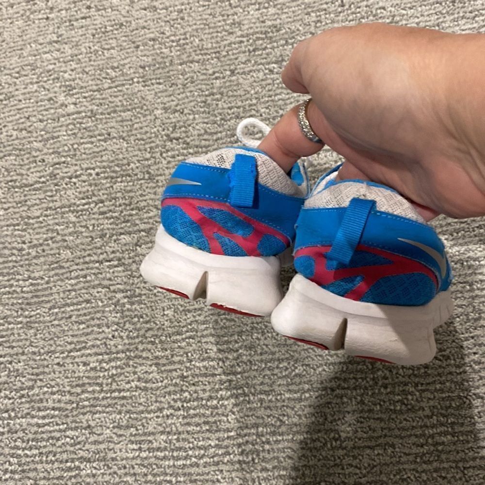 Nike shoes  - Picture 2 of 4